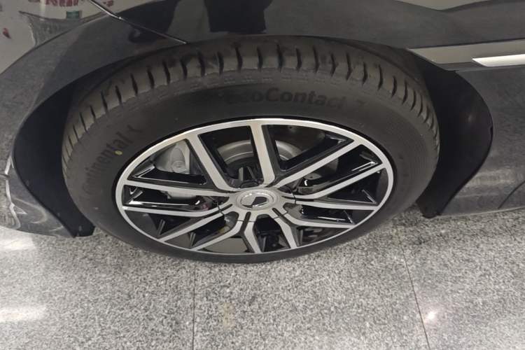 Used Denza Z9 2024 1100 km Four-Wheel Drive Max Version Left Front Wheel Hub