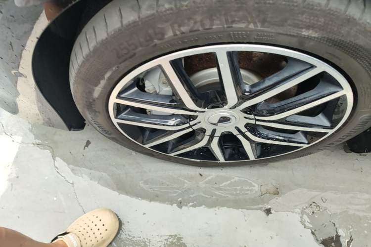 Used Denza Z9 2024 1100 km Four-Wheel Drive Max Version Left Front Wheel Hub