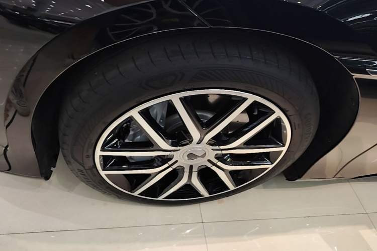 Used Denza Z9 2024 630 km All-Wheel Drive Max Version Left Front Wheel Hub