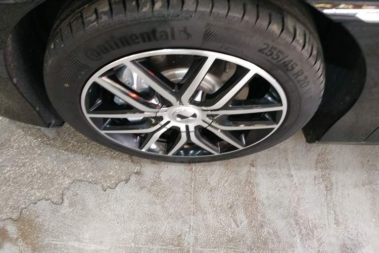 Used Denza Z9 2024 1100 km Four-Wheel Drive Pro Version Left Front Wheel Hub