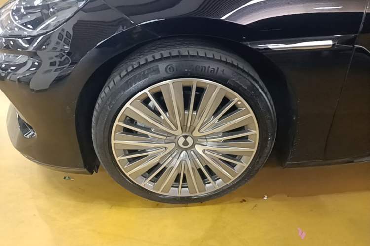 Used Denza Z9 2024 1100 km All-Wheel-Drive Ultra Version Left Front Wheel Hub