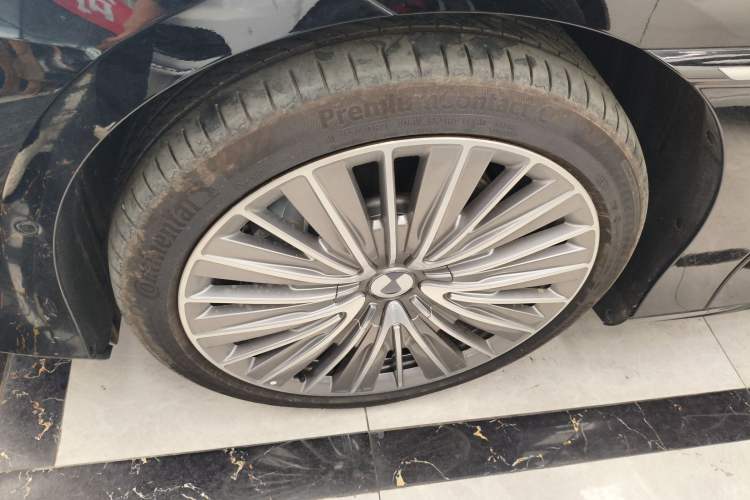 Used Denza Z9 2024 1100 km All-Wheel-Drive Ultra Version Left Front Wheel Hub