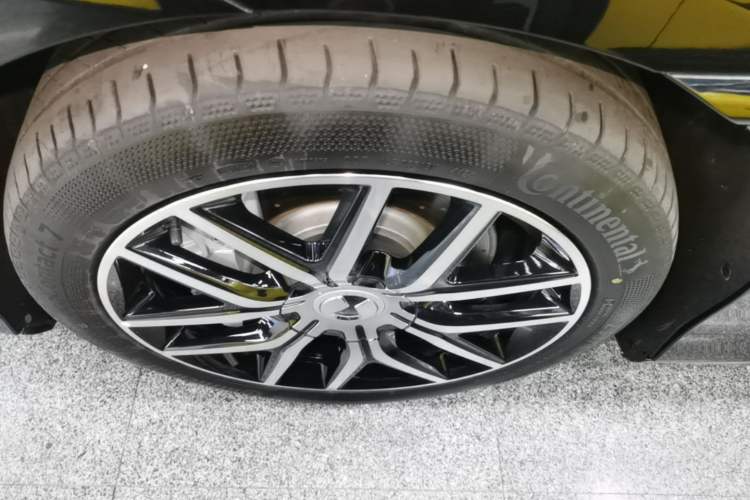 Used Denza Z9 2024 1100 km Four-Wheel Drive Max Version Left Front Wheel Hub