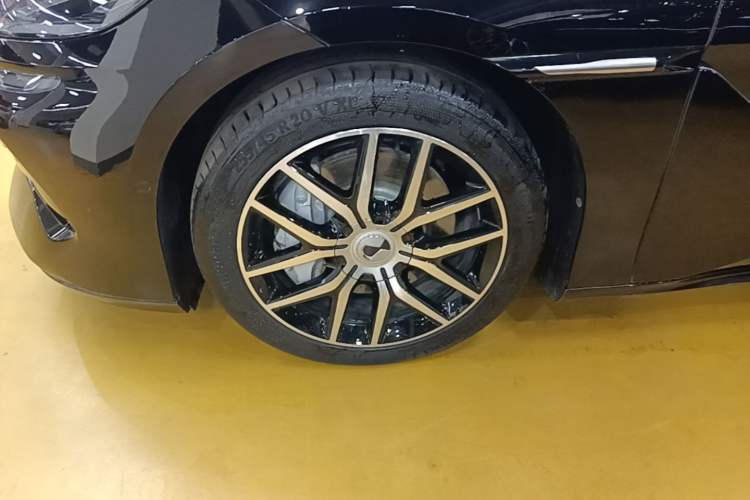 Used Denza Z9 2024 1100 km Four-Wheel Drive Max Version Left Front Wheel Hub