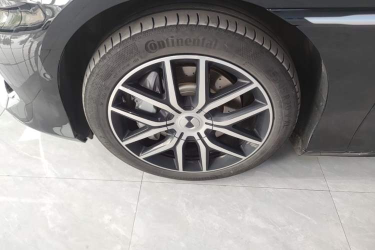 Used Denza Z9 2024 1100 km Four-Wheel Drive Max Version Left Front Wheel Hub