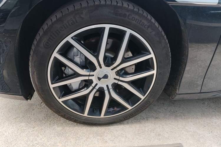 Used Denza Z9 2024 1100 km Four-Wheel Drive Max Version Left Front Wheel Hub