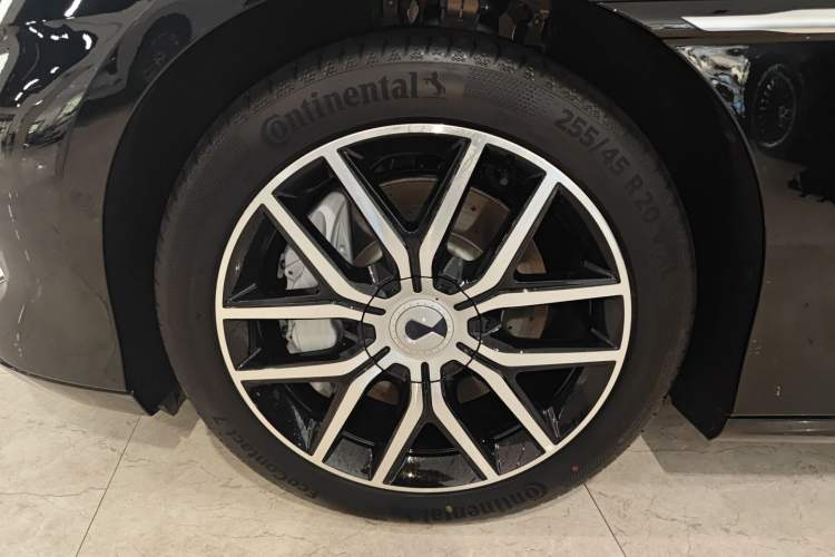 Used Denza Z9 2024 1100 km Four-Wheel Drive Max Version Left Front Wheel Hub