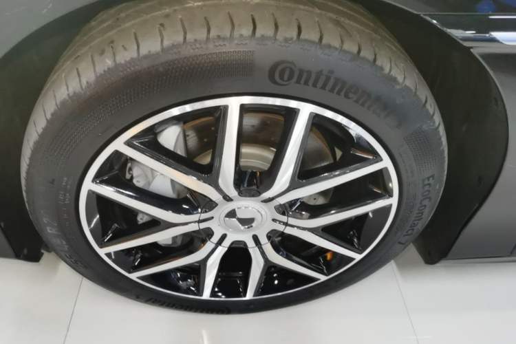 Used Denza Z9 2024 1100 km Four-Wheel Drive Max Version Left Front Wheel Hub