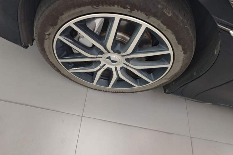 Used Denza Z9 2024 1100 km Four-Wheel Drive Max Version Left Front Wheel Hub