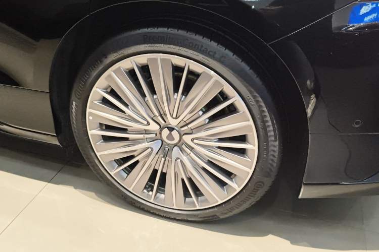 Used Denza Z9 2024 1100 km All-Wheel-Drive Ultra Version Left Front Wheel Hub