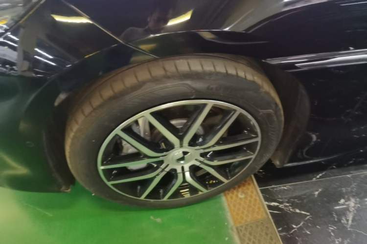 Used Denza Z9 2024 1100 km Four-Wheel Drive Max Version Left Front Wheel Hub