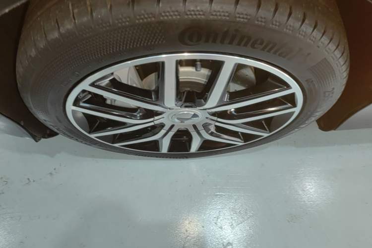 Used Denza Z9 2024 1100 km Four-Wheel Drive Pro Version Left Front Wheel Hub