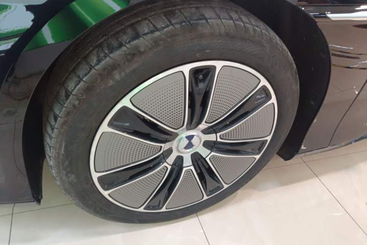 Used Denza Z9 2024 1100 km All-Wheel-Drive Ultra Version Left Front Wheel Hub