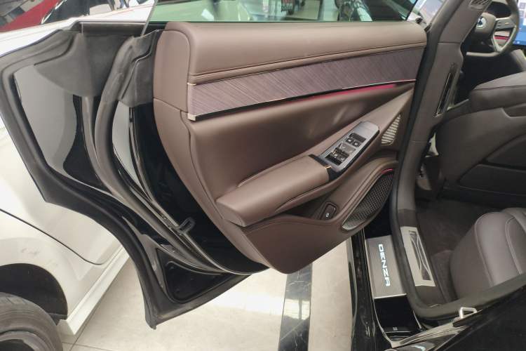 Used Denza Z9 2024 1100 km All-Wheel-Drive Ultra Version Left Rear Door Interior