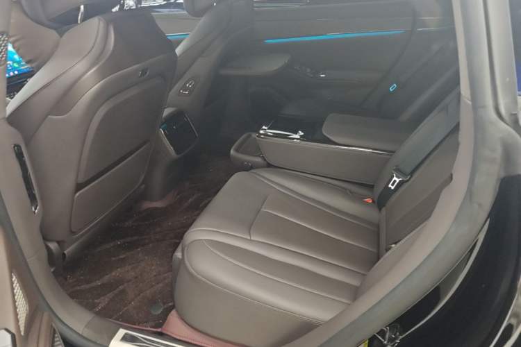Used Denza Z9 2024 1100 km Four-Wheel Drive Max Version Left Rear Seat