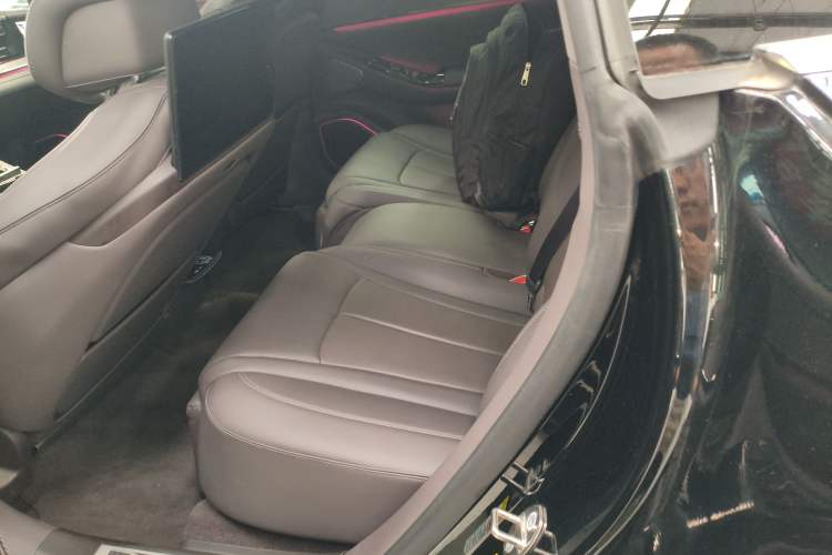 Used Denza Z9 2024 1100 km All-Wheel-Drive Ultra Version Left Rear Seat