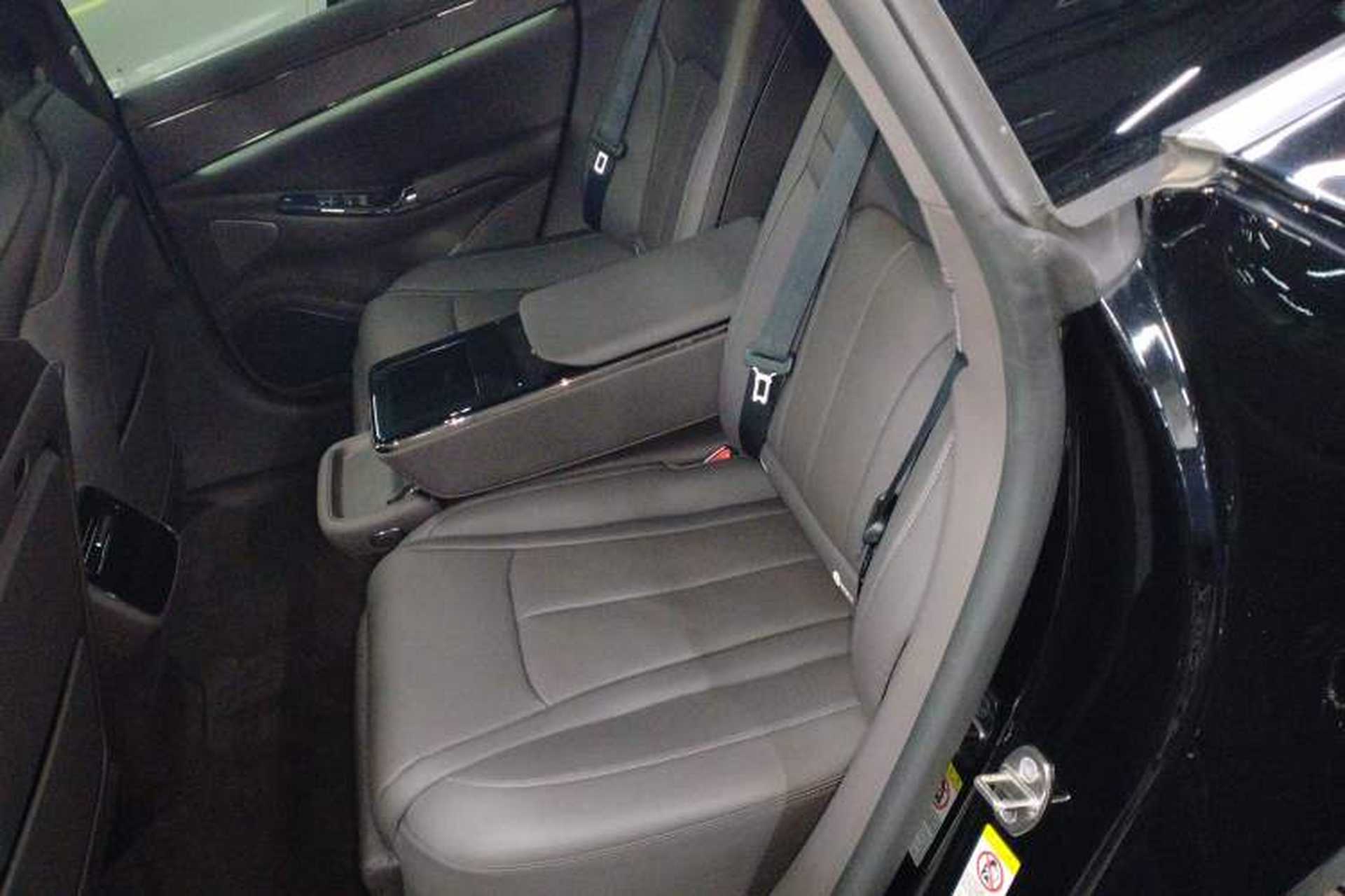 Used Denza Z9 2024 1100 km Four-Wheel Drive Max Version Left Rear Seat