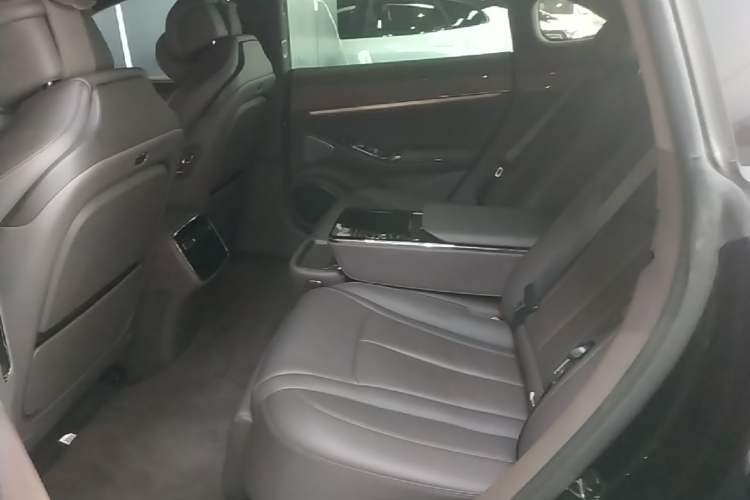 Used Denza Z9 2024 1100 km Four-Wheel Drive Max Version Left Rear Seat