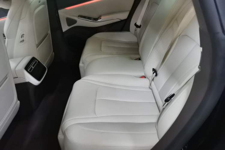 Used Denza Z9 2024 1100 km Four-Wheel Drive Max Version Left Rear Seat