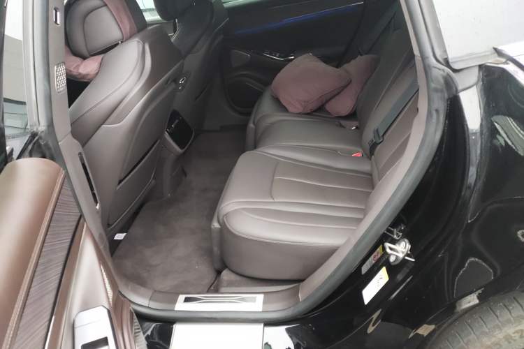 Used Denza Z9 2024 1100 km Four-Wheel Drive Max Version Left Rear Seat
