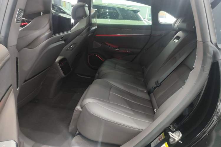 Used Denza Z9 2024 1100 km All-Wheel-Drive Ultra Version Left Rear Seat