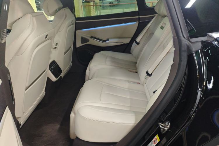 Used Denza Z9 2024 1100 km Four-Wheel Drive Max Version Left Rear Seat