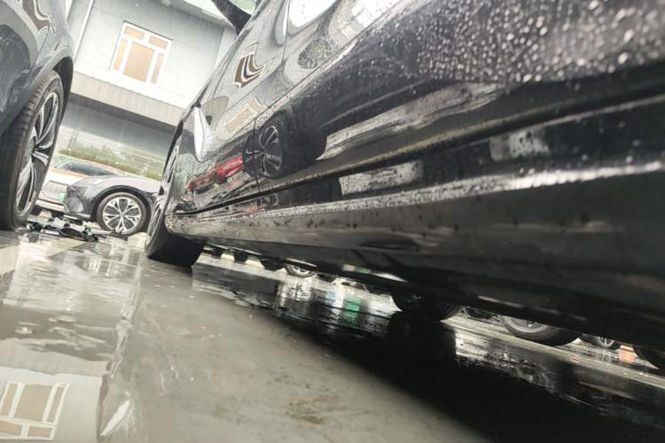 Used Denza Z9 2024 1100 km Four-Wheel Drive Max Version Left Side Sill