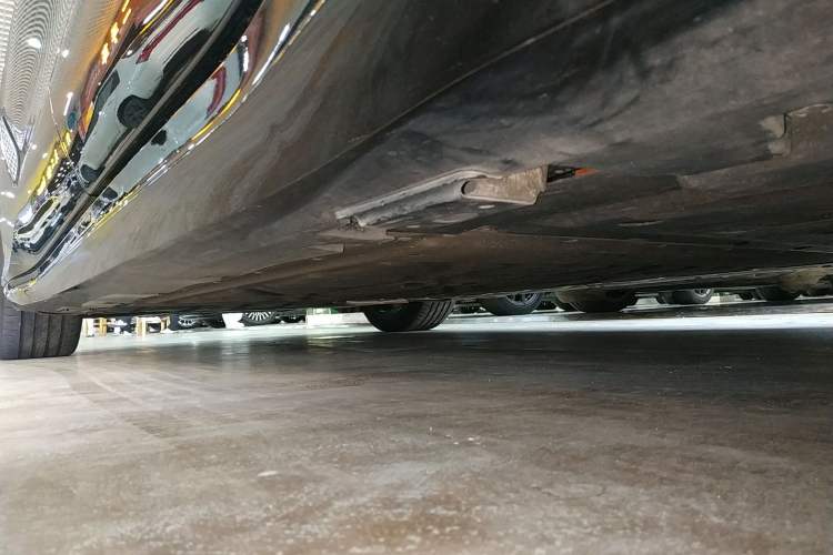 Used Denza Z9 2024 1100 km Four-Wheel Drive Pro Version Left Side Sill