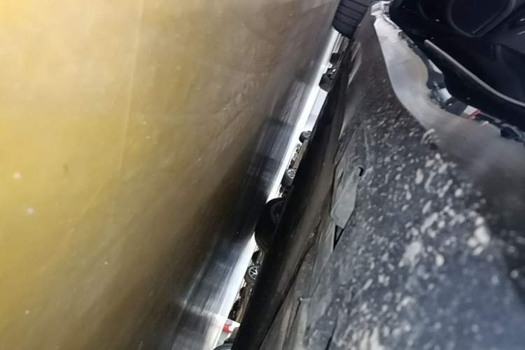 Used Denza Z9 2024 1100 km All-Wheel-Drive Ultra Version Left Side Sill