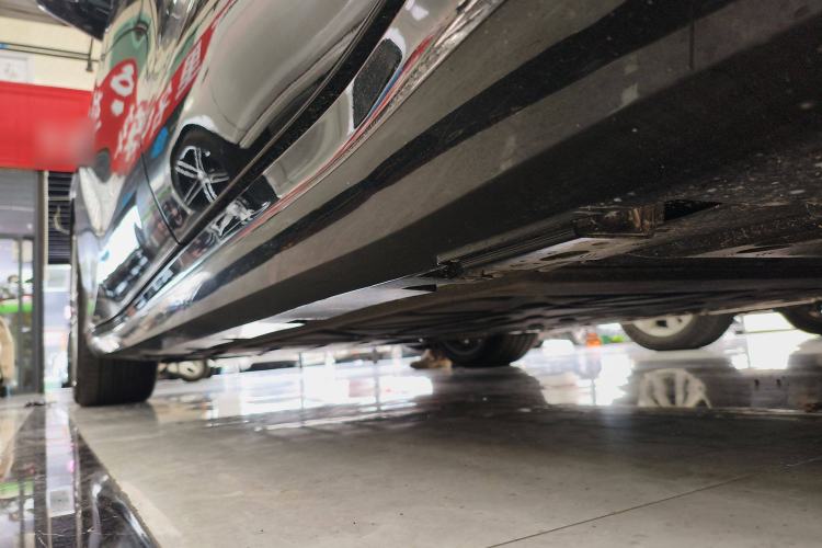 Used Denza Z9 2024 1100 km All-Wheel-Drive Ultra Version Left Side Sill
