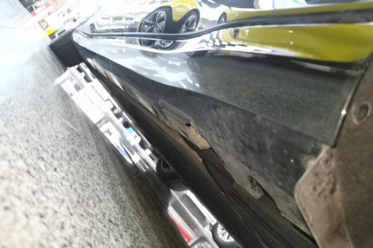 Used Denza Z9 2024 1100 km Four-Wheel Drive Max Version Left Side Sill
