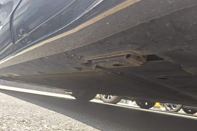 Used Denza Z9 2024 1100 km Four-Wheel Drive Max Version Left Side Sill