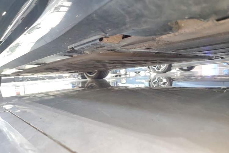 Used Denza Z9 2024 1100 km Four-Wheel Drive Max Version Left Side Sill