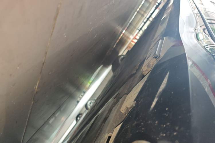 Used Denza Z9 2024 1100 km Four-Wheel Drive Max Version Left Side Sill