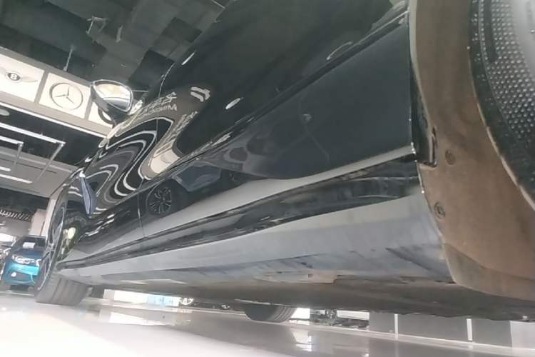 Used Denza Z9 2024 1100 km Four-Wheel Drive Max Version Left Side Sill