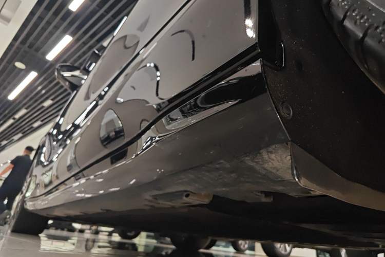Used Denza Z9 2024 1100 km Four-Wheel Drive Max Version Left Side Sill