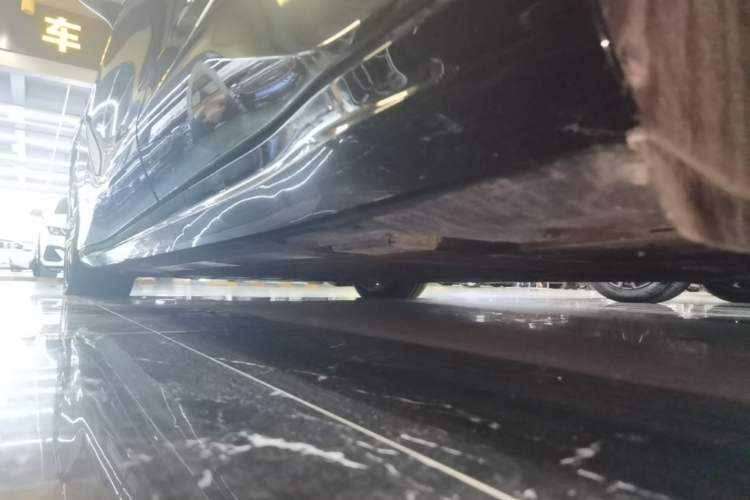 Used Denza Z9 2024 1100 km Four-Wheel Drive Max Version Left Side Sill