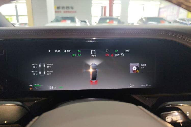 Used Denza Z9 2024 1100 km All-Wheel-Drive Ultra Version Odometer Close Up