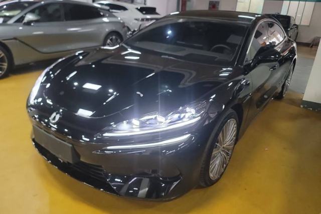 Ojetý Denza Z9 2024 1100 km All-Wheel-Drive Ultra Version