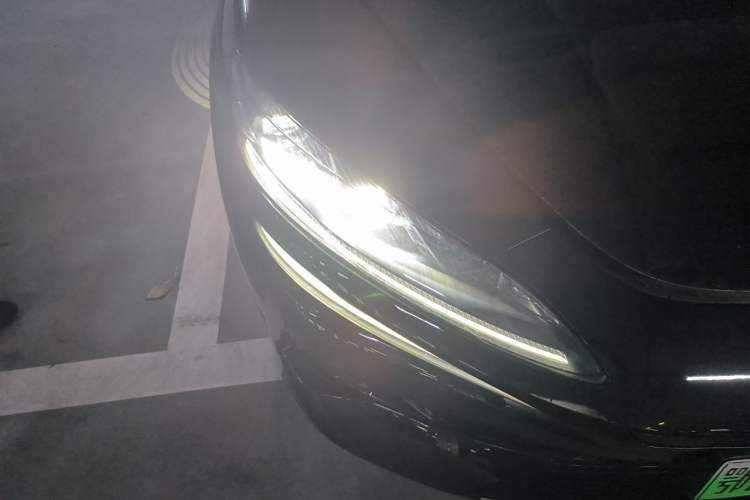 Used Denza Z9 2024 1100 km All-Wheel-Drive Ultra Version Right Front Headlight