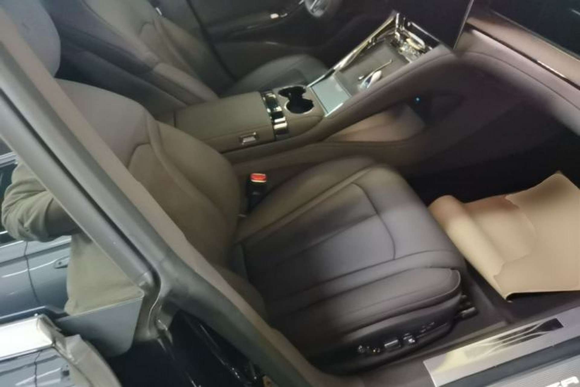 Used Denza Z9 2024 1100 km Four-Wheel Drive Max Version Right Front Seat