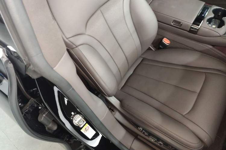 Used Denza Z9 2024 1100 km All-Wheel-Drive Ultra Version Right Front Seat