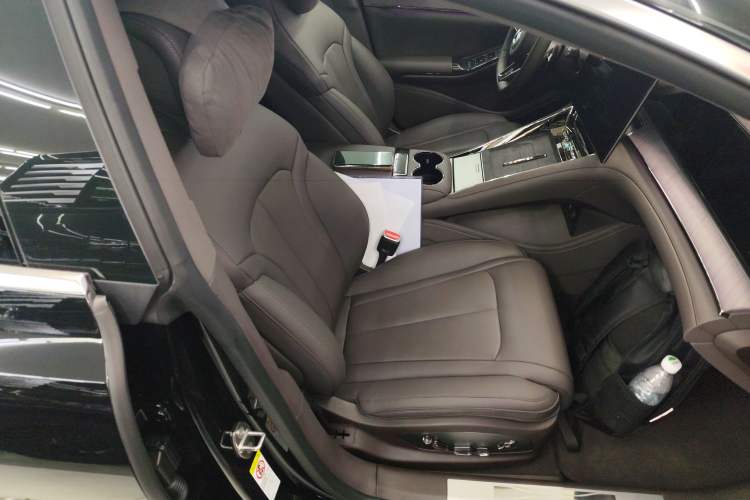 Used Denza Z9 2024 1100 km Four-Wheel Drive Max Version Right Front Seat