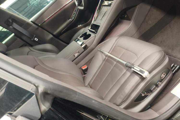 Used Denza Z9 2024 1100 km All-Wheel-Drive Ultra Version Right Front Seat