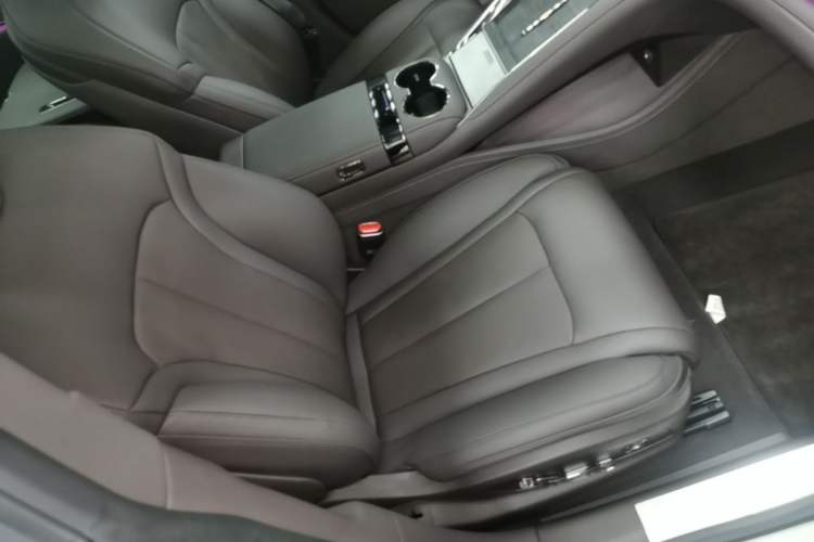 Used Denza Z9 2024 1100 km Four-Wheel Drive Max Version Right Front Seat