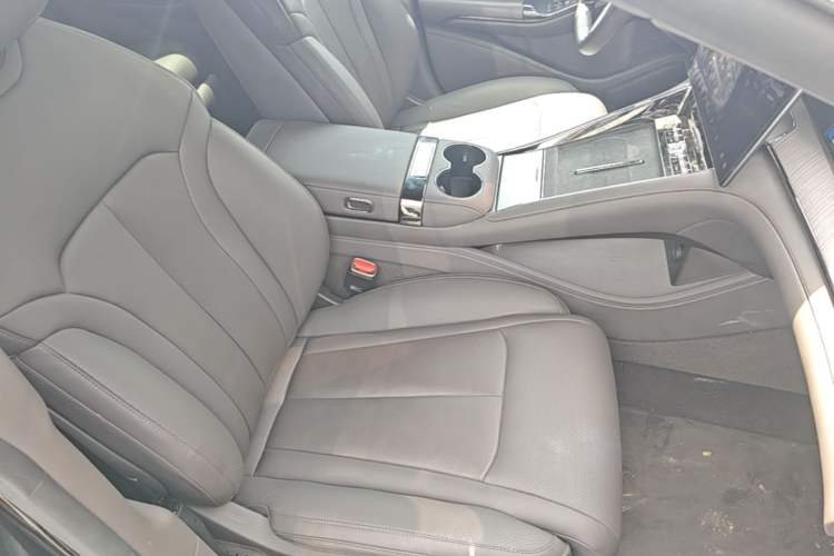 Used Denza Z9 2024 1100 km Four-Wheel Drive Max Version Right Front Seat
