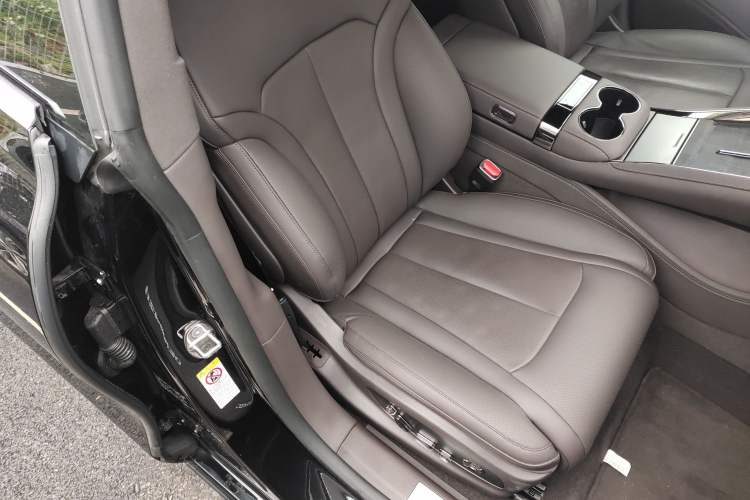 Used Denza Z9 2024 1100 km Four-Wheel Drive Max Version Right Front Seat