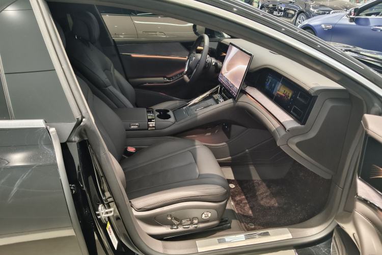 Used Denza Z9 2024 1100 km All-Wheel-Drive Ultra Version Right Front Seat