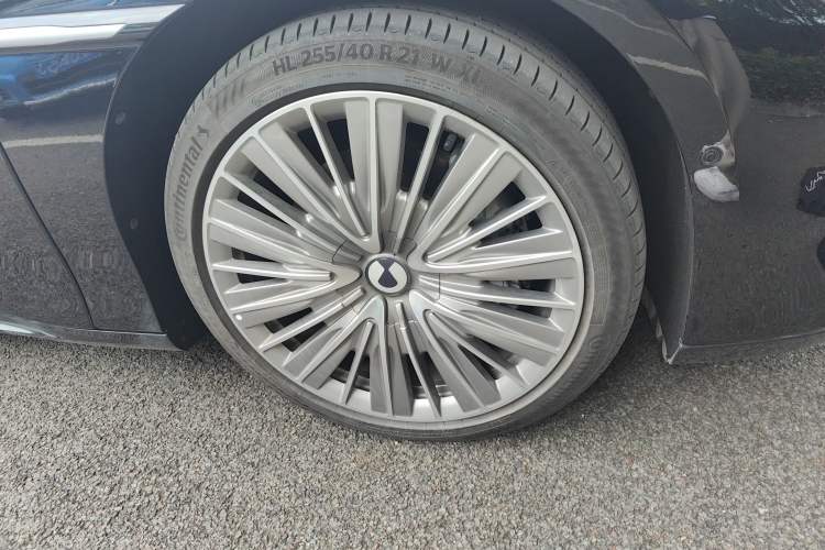 Used Denza Z9 2024 1100 km All-Wheel-Drive Ultra Version Right Front Wheel Hub