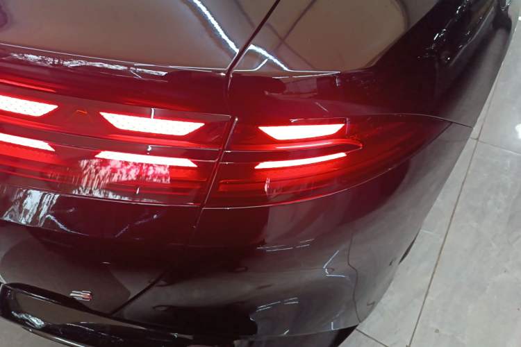 Used Denza Z9 2024 1100 km All-Wheel-Drive Ultra Version Right Rear Taillight